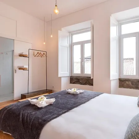 بيت شباب Pe Direito Ponta Delgada